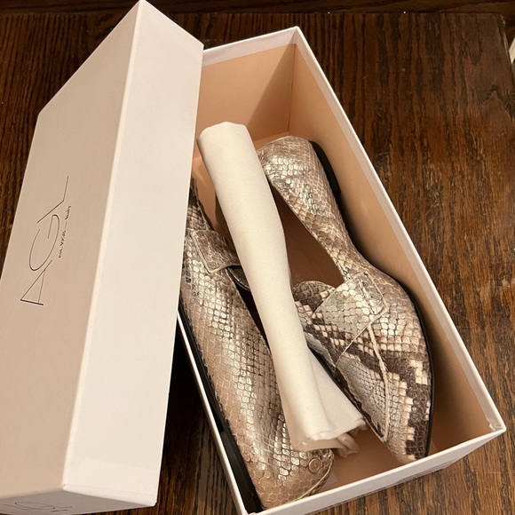 AGL “Softy Moc” Leather Flat Mocassin-Silver Snakeskin Color - Picture 2 of 8